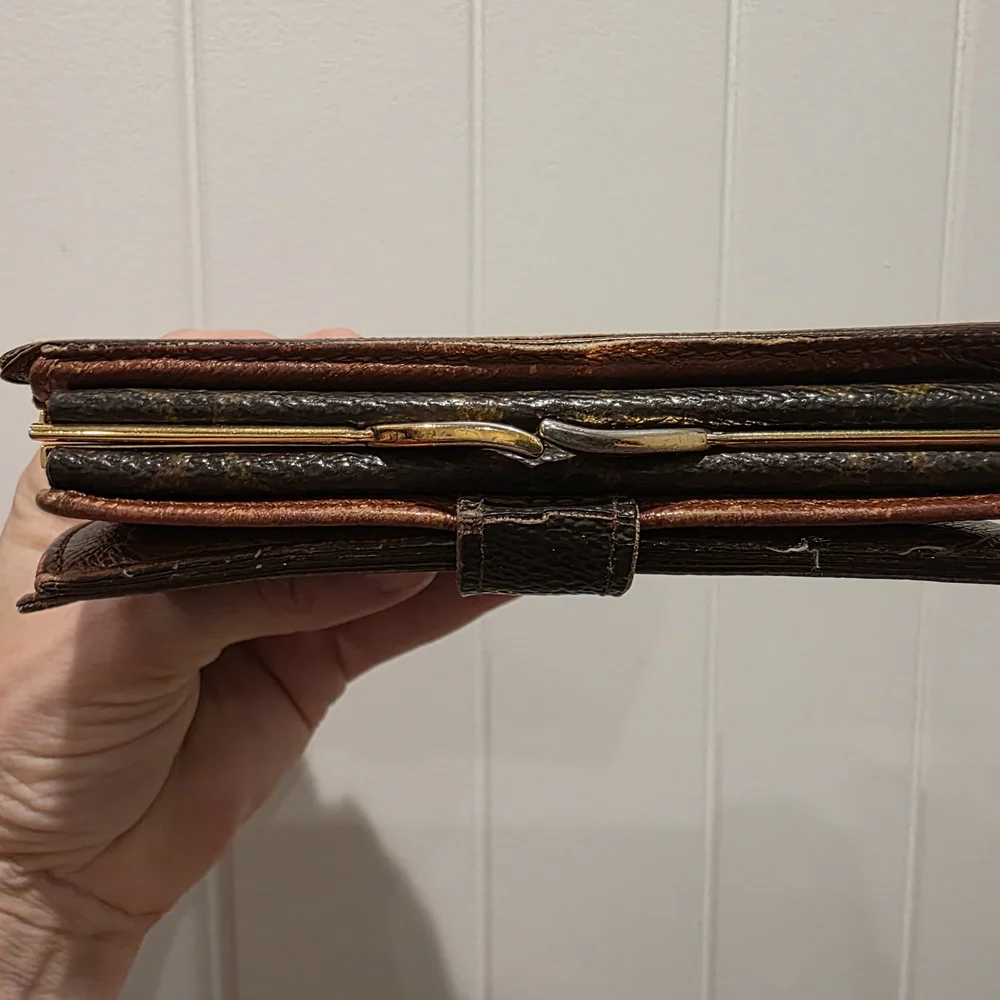 Louis Vuitton Damier Kisslock Monogram Wallet - Picture 2 of 11